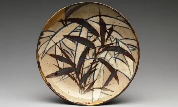 Kintsugi pottery