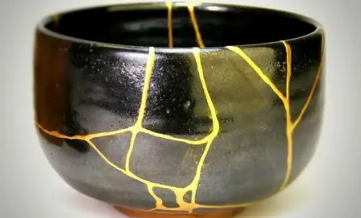 Japanese art broken pottery