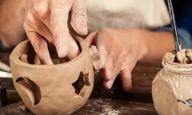 what is Handbuilding Pottery